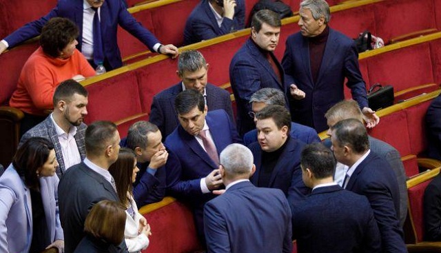 Почему парламентские группы «За майбутнє» и «Довира» дружат с властью и кто их контролирует